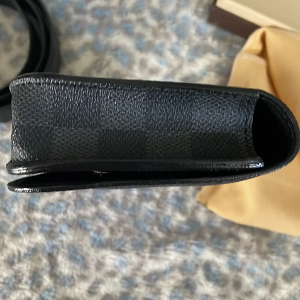 Louis Vuitton Graphite belt bag - Picture 15 of 16
